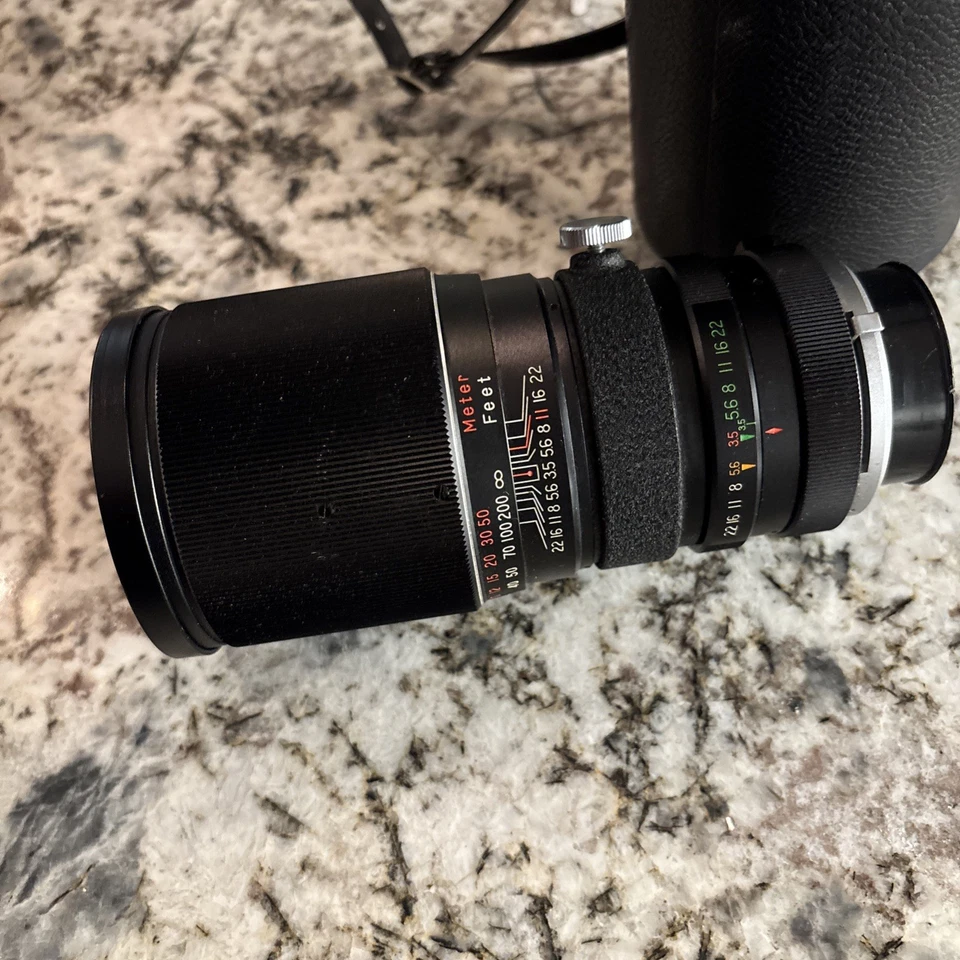  Vivitar 200mm f/3.5 Auto Telephoto Focus Lens with Rear/front Cap with case  - Image 2 of 4