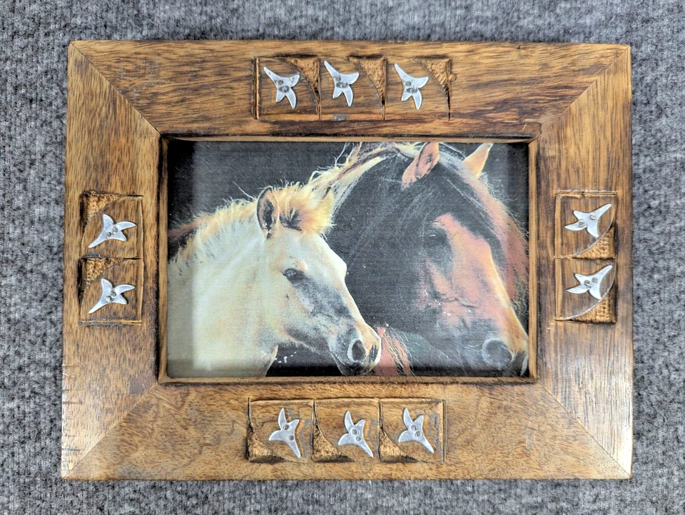 Marco de fotos hecho a mano con detalles de madera y metal 4x6 - Decoración de rancho de caballos occidentales Foto 2 de 4