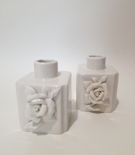 White Ceramic Cub Rose Figure Set of 2 ps. Vases Small 2"x2"x3" Gift - Picture 3 of 7