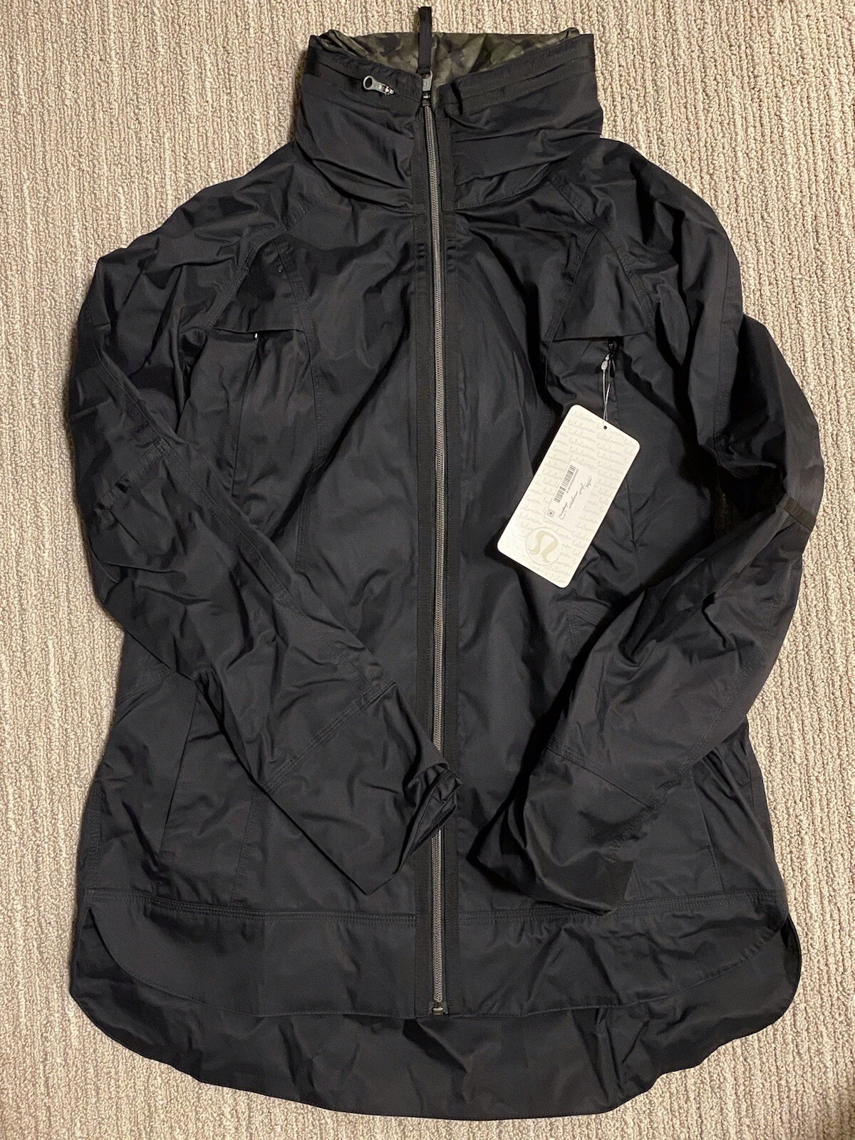 Neuf avec étiquettes veste bruyante Lululemon Fo fermeture éclair pluie à capuche suprême couche noire vierge/camouflage 6