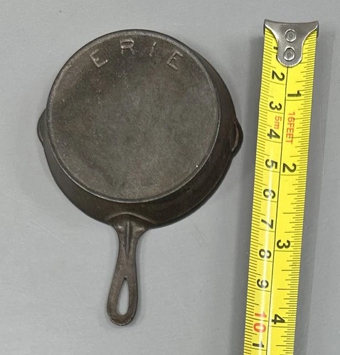RARE ANTIQUE ERIE PRE GRISWOLD CAST IRON SKILLET TOY SALESMAN SAMPLE 4" EXC COND