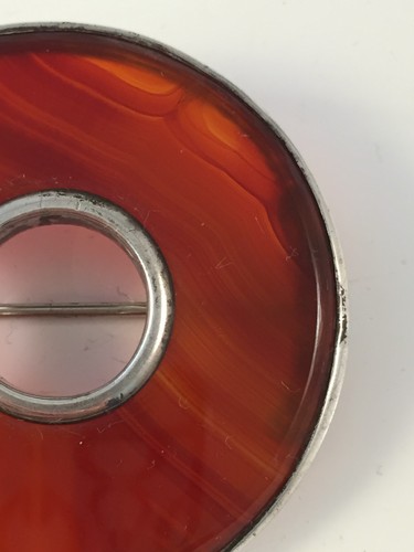 Large round Victorian Scottish Banded Agate Brooch - Picture 2 of 7