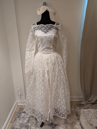Vintage 1950s Sears Kerrybrooke White Lace Wedding Dress Tulle Tea Length Veil