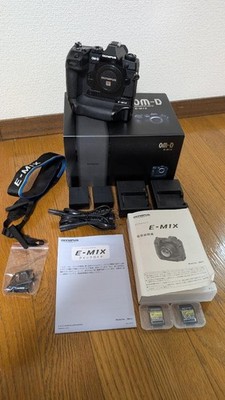 OM-D E-M1X Body with 2 SD Cards