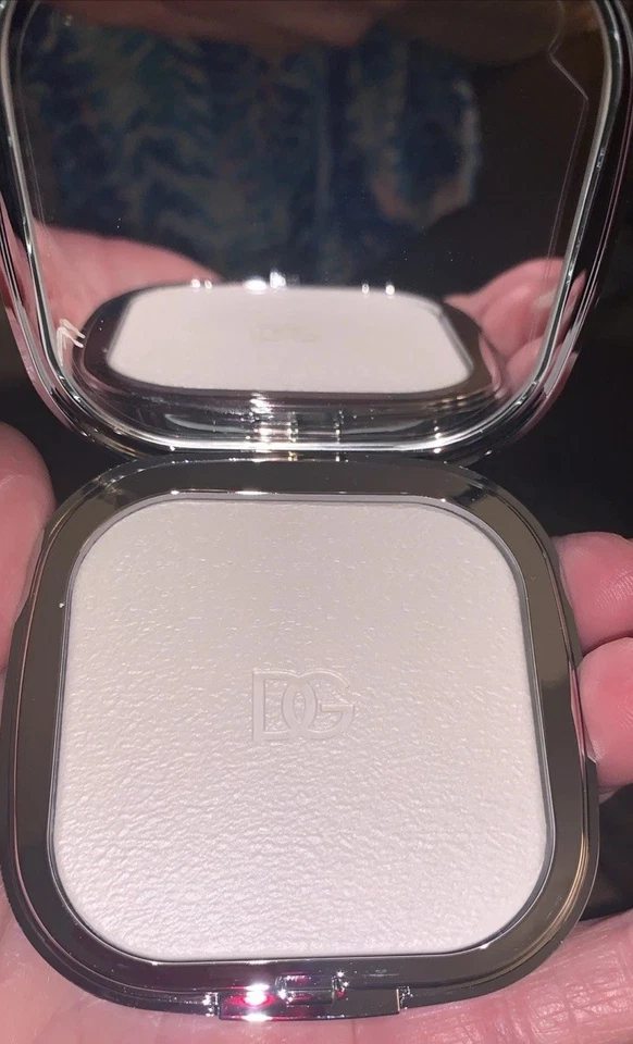 DOLCE & GABBANA 太阳能发光裸露皮肤美容师限量版系列-全新带盒 — 第 2/4 张图片