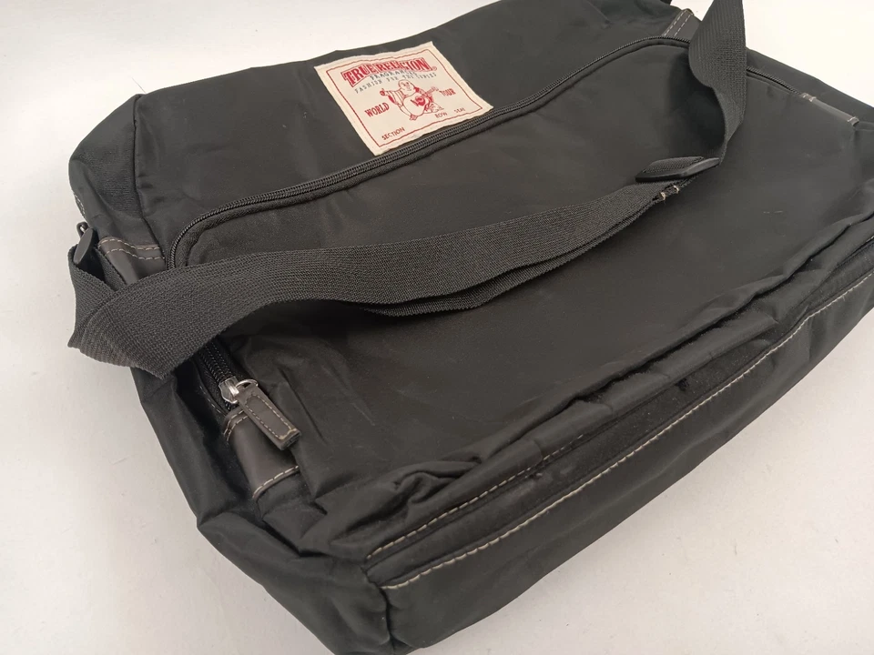 Bolsa de ombro True Religion fragrâncias carteiro noturno preta - Imagem 3 de 4