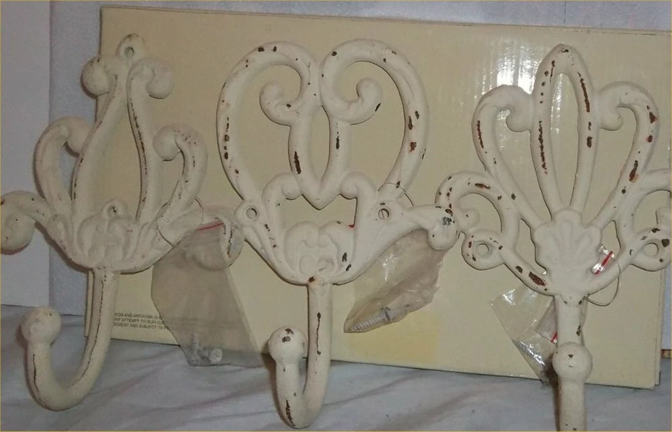 3 Shabby So Chic Distressed Wall Hooks Off White Metal With Screws - Изображение 3 из 3