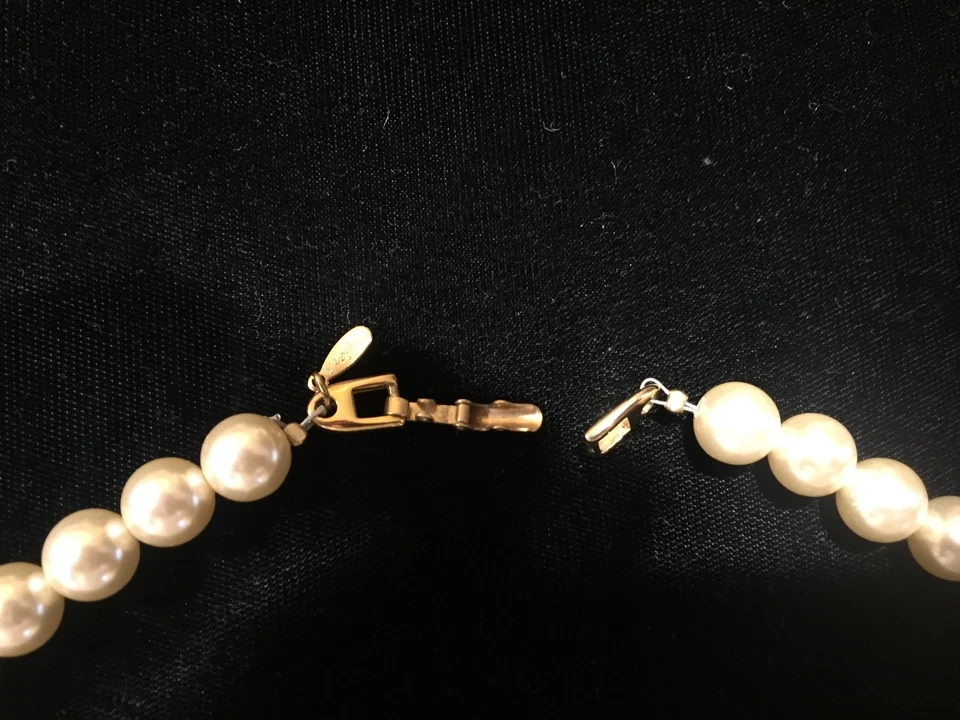 Cuentas Napier “Perla” con adorno dorado Foto 2 de 2