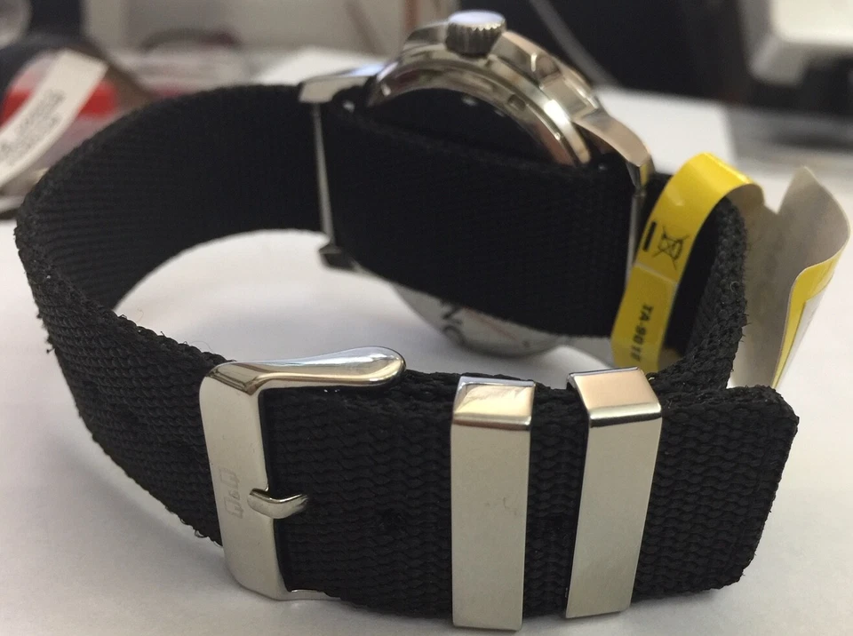 Sport Herrenuhr Edelstahl Datum 10 bar Textilarmband gut lesbar Q&Q 43mm - Bild 4 von 4