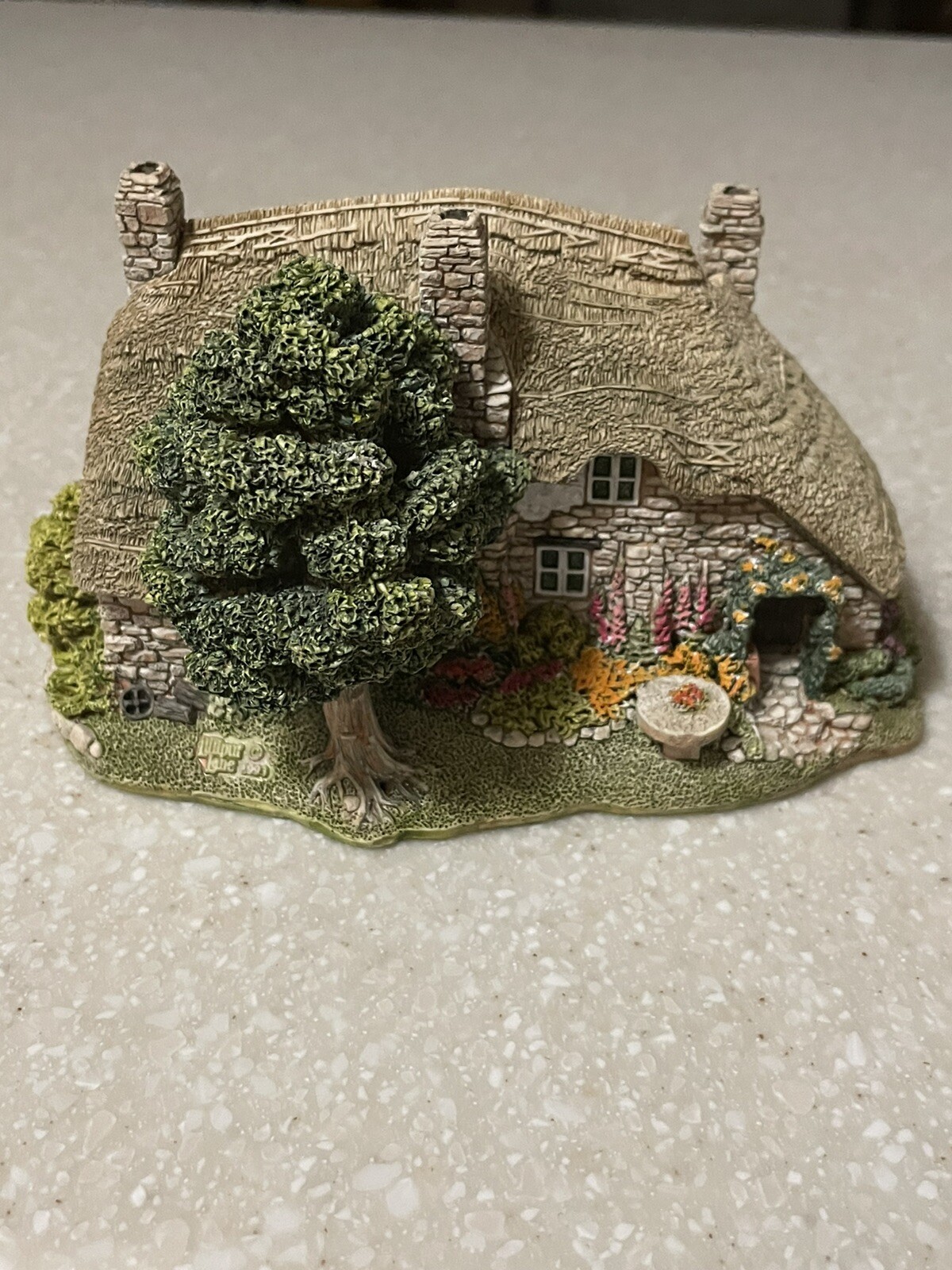 Lilliput Lane - Old Mother Hubbard's