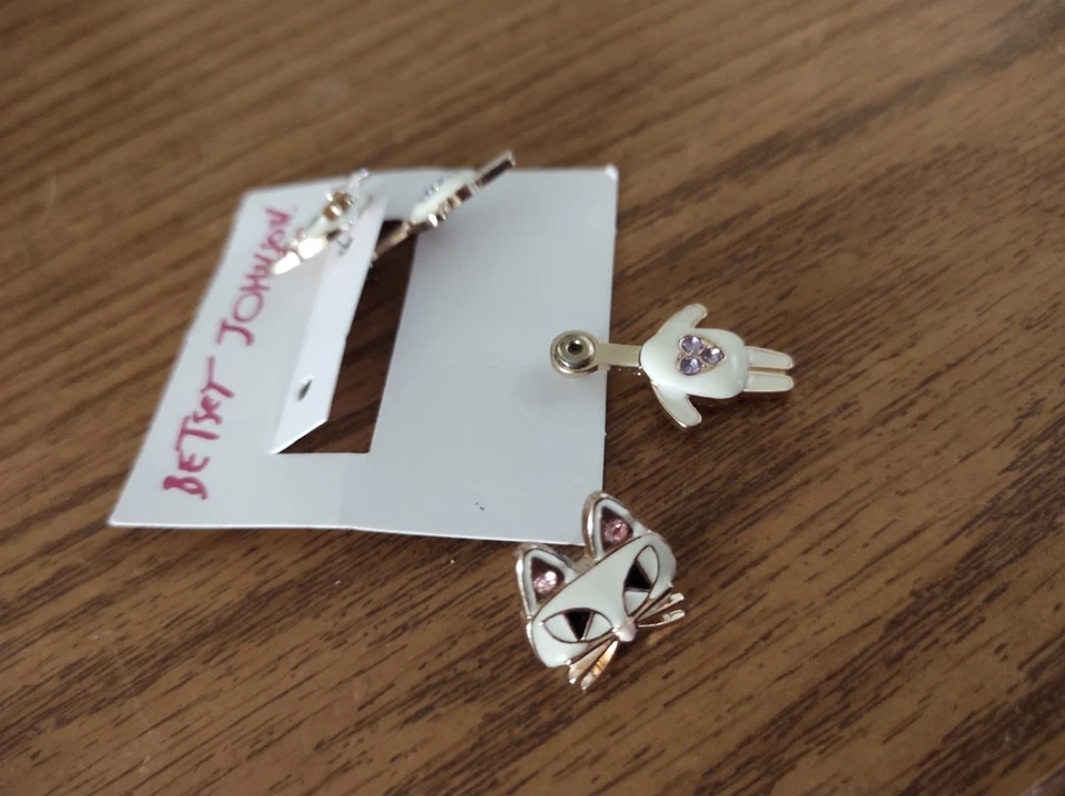 Pendientes Betsey Johnson de estrás de excelente calidad para gato Foto 3 de 4