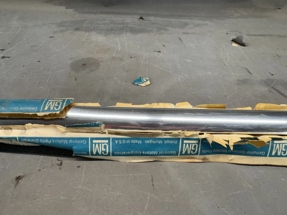 Nuevo de Lote Antiguo Pontiac Firebird Panel basculante Moldura Borde 1976-1979 Chevy Camaro Foto 4 de 4