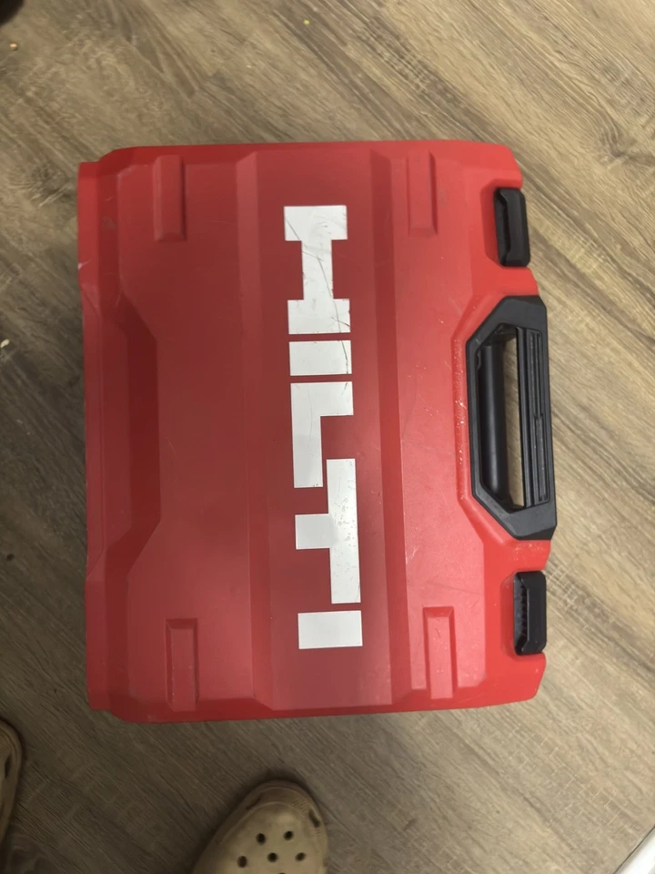 Sierra recíproca inalámbrica Hilti SR 6-A22 con batería probada Foto 3 de 4