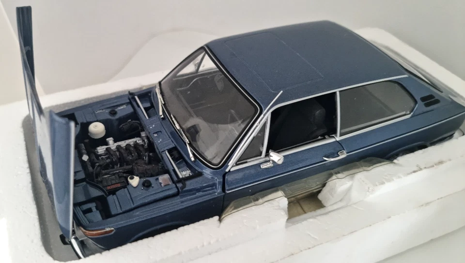 Coche modelo diecast BMW 2000 TII Touring 1971 azul escala 1/18 MINICHAMPS 100021010 Foto 4 de 4