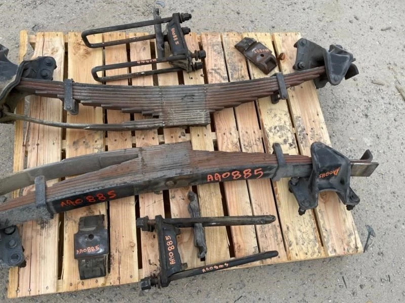 Par de resortes de hoja traseros Hino 165 2010 usados 11.000 lb PBV enviados 30192 Foto 2 de 4