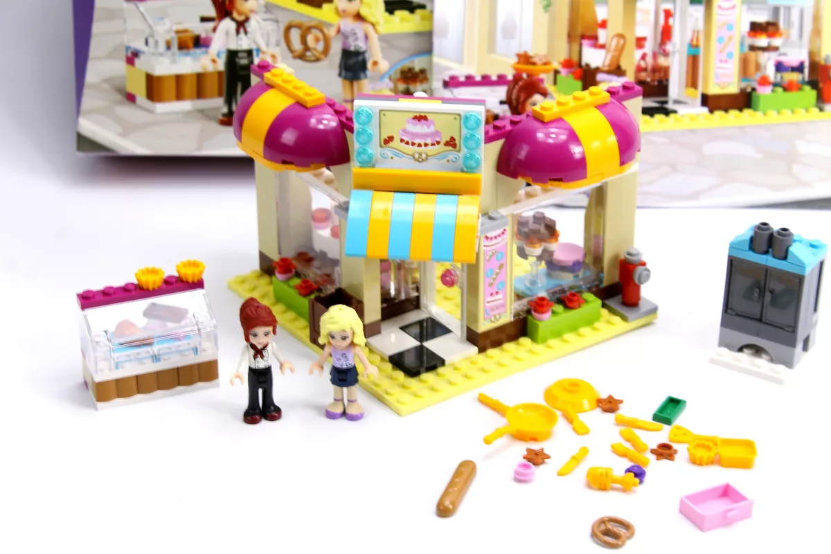 LEGO Friends Minifigure Minidoll- Danielle or Mia - Set 41006 Downtown  Bakery