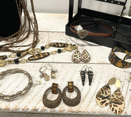 Vintage To Now Bronze Brown Gold Toned Jewelry Lot 43 Pieces 3 lbs - Picture 8 of 16