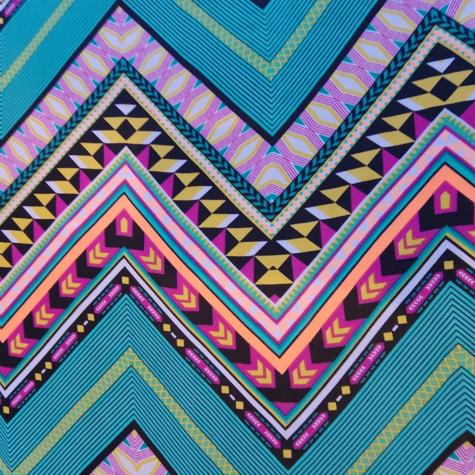 Funky Neón Zig Zag Estampado Tela Multicolor Verde Gasa Ropa Transparente por Yarda Foto 3 de 4