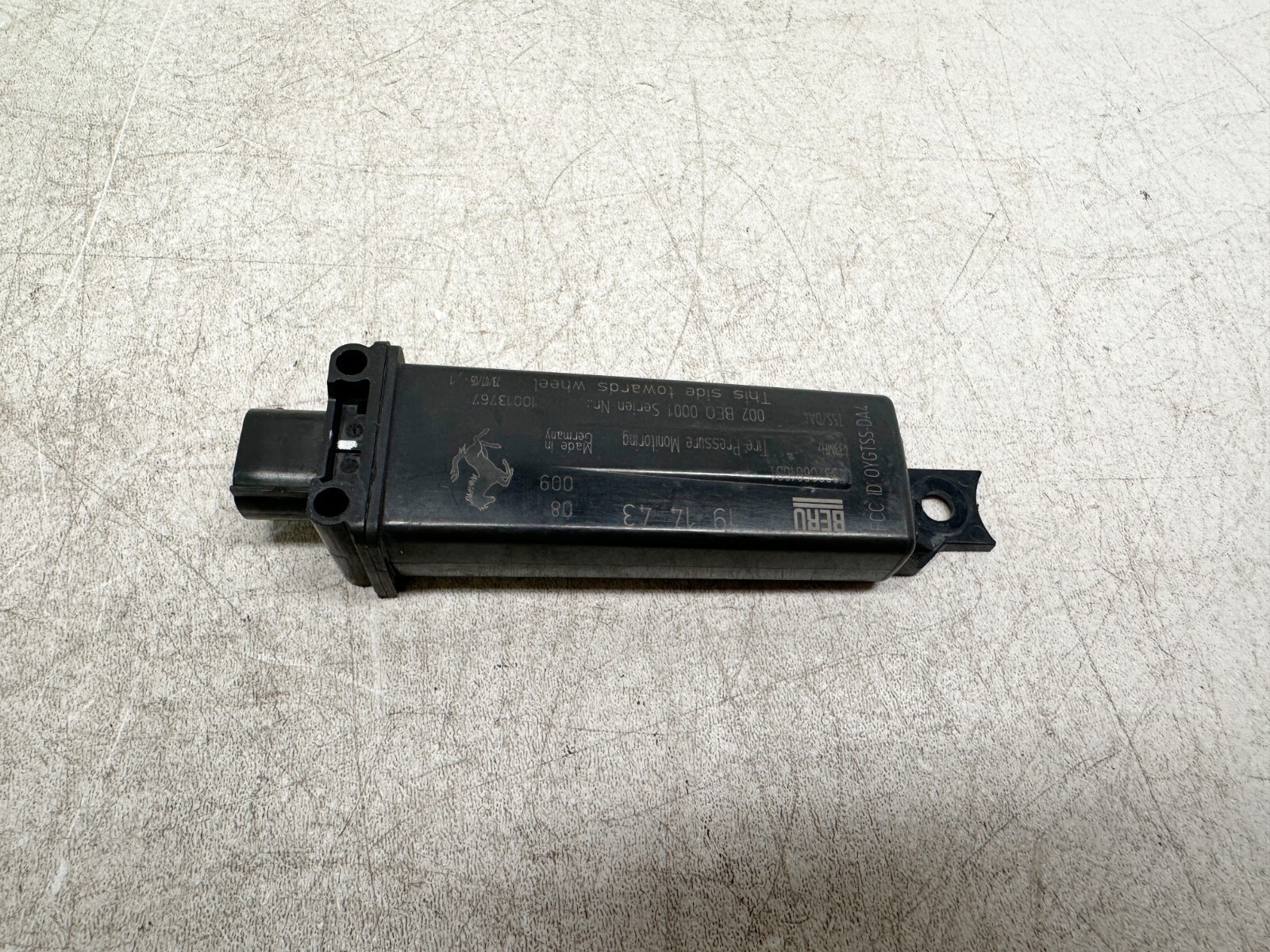 H410109 03-28 Maserati Quattroporte M139 FRONT TIRE PRESSURE MONITORING ANTENNA