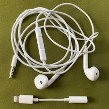 Apple EarPods (3.5mm Headphone Plug) White w/Lightning to 3.5mm Adapter Bundle