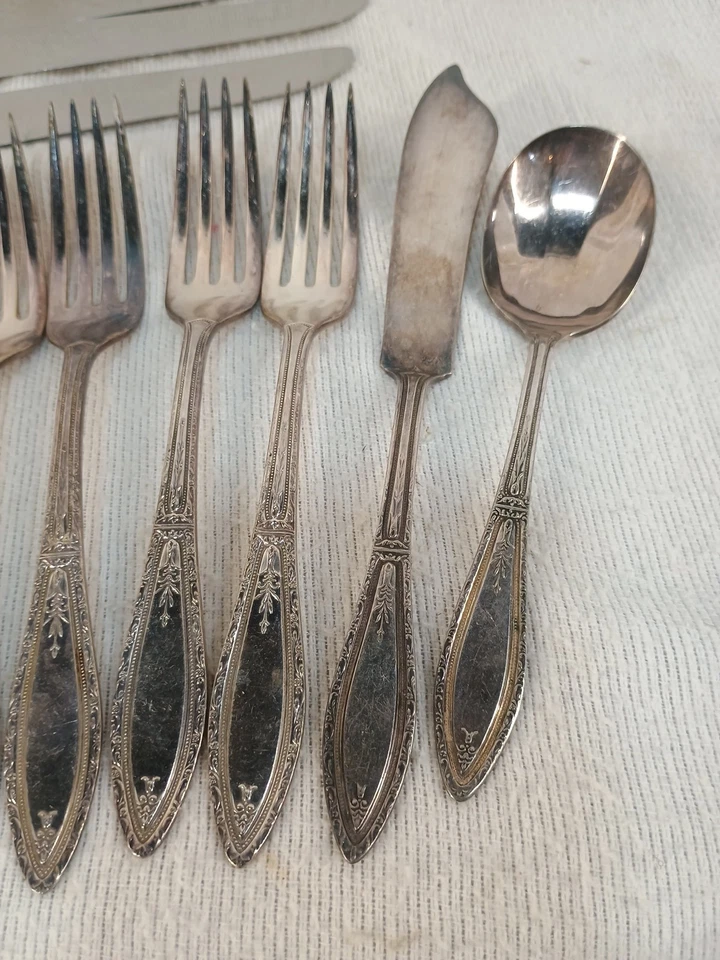 Cuchara tenedor de cubiertos Rogers 1881 chapada en plata CORONET/MYSTIC 16 piezas Foto 3 de 4