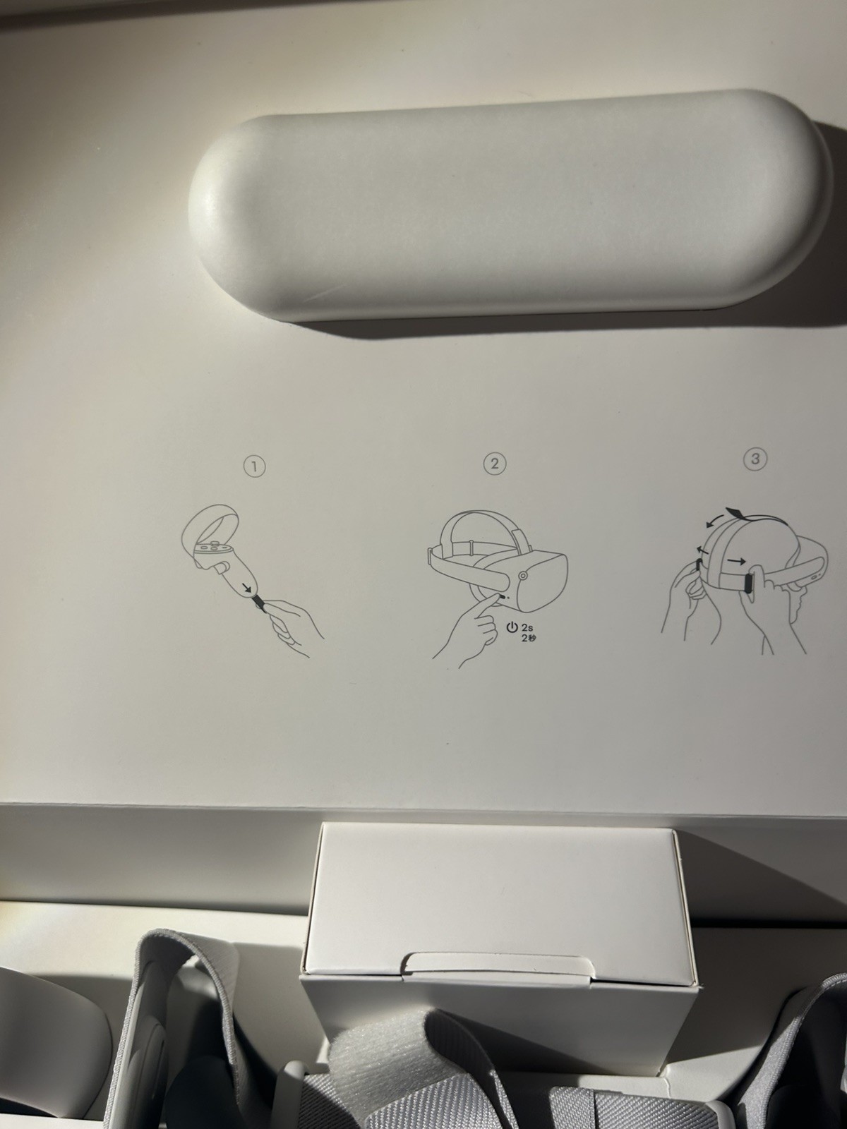 Meta Quest 2 Advanced All in One Virtual Reality Headset 256GB Controllers Case