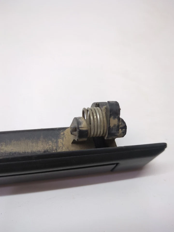 Toyota Pickup 1984-1989 4 corredores pasajero derecho manija de puerta exterior negra OEM  Foto 3 de 4