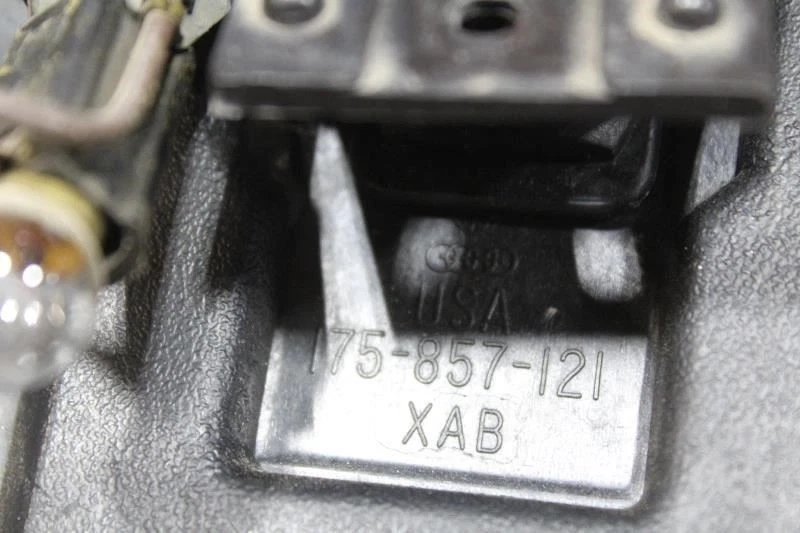 1980 1981 1982 1983 VOLKSWAGEN CONEJO GUANTERA PUERTA GRIS Foto 3 de 4