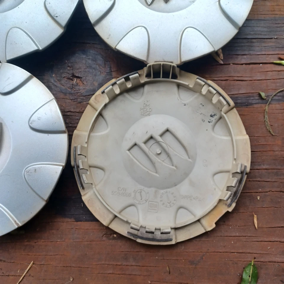 Buick LeSabre center cap set of 4, 2002-2005 part number 9594060 - Image 4 of 4