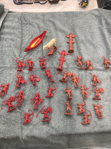 VINTAGE BROWN 1960'S MARX 54MM TOTEM POLE FROM WAGON- PLUS ACCESSORIES! SEE PICS - Picture 1 of 7