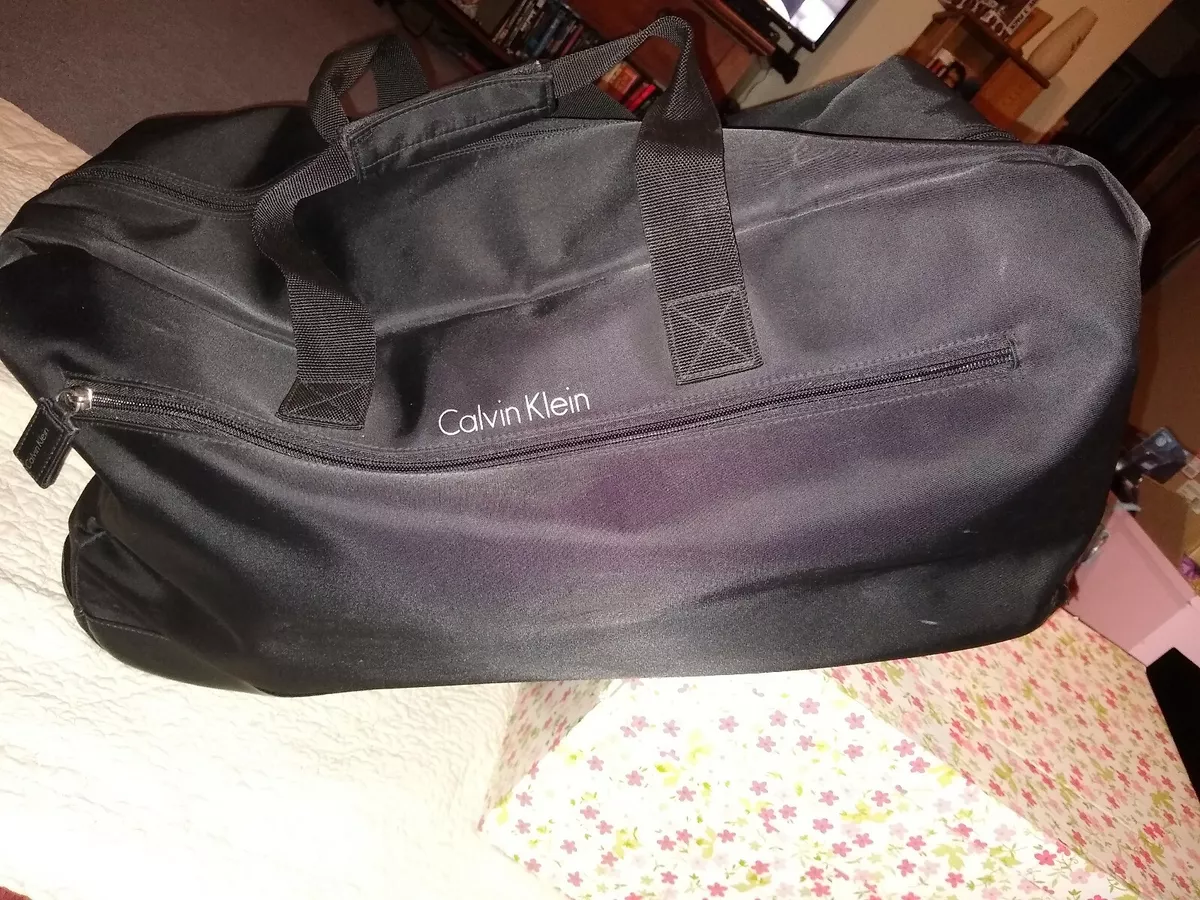 CALVIN KLEIN Large Wheeled Carry On Travel Bag 22