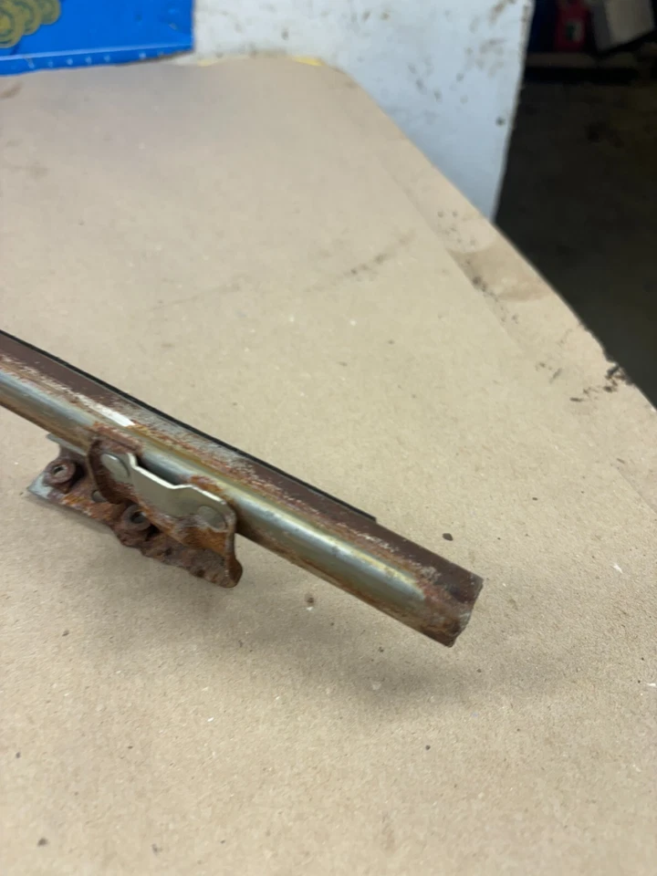 1981 1987 1991 CHEVROLET TRUCK C10 K10 Squarebody LEFT Wing Vent Window Clear !! - Image 2 of 4