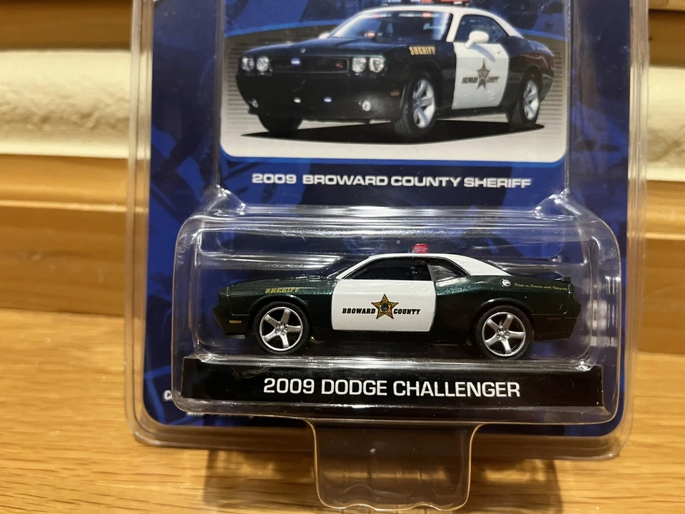 GREENLIGHT HOT PURSUIT 2009 DODGE CHALLENGER BROWARD COUNTY SHERIFF RARE HTF NIB - Image 3 of 4