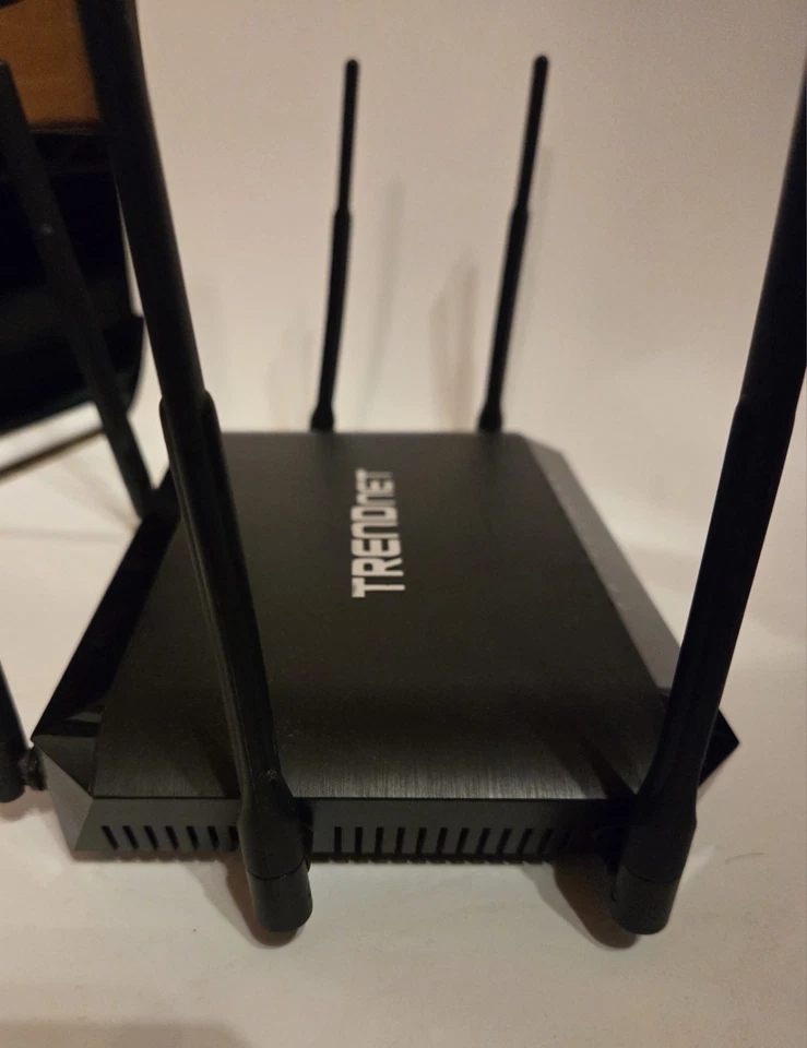 TRENDnet TEW828DRU StreamBoost Gigabit Ethernet Wireless Router - Image 3 of 4