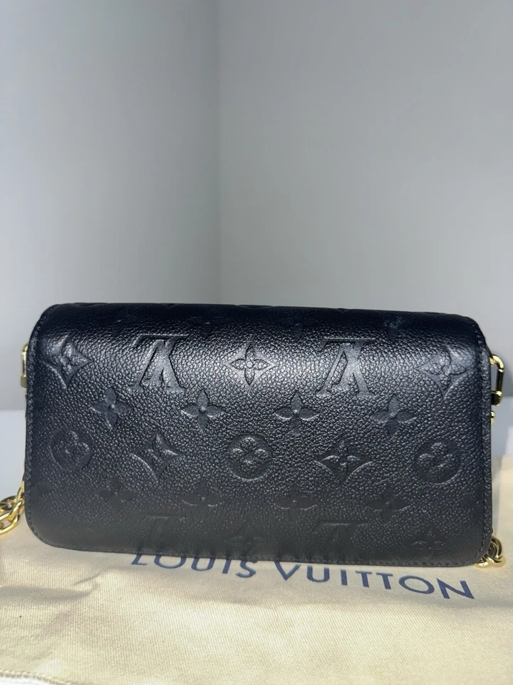 Bolso de hombro Louis Vuitton de cuero para mujer Empreinte Metis Noir M82637 con monograma Foto 2 de 4