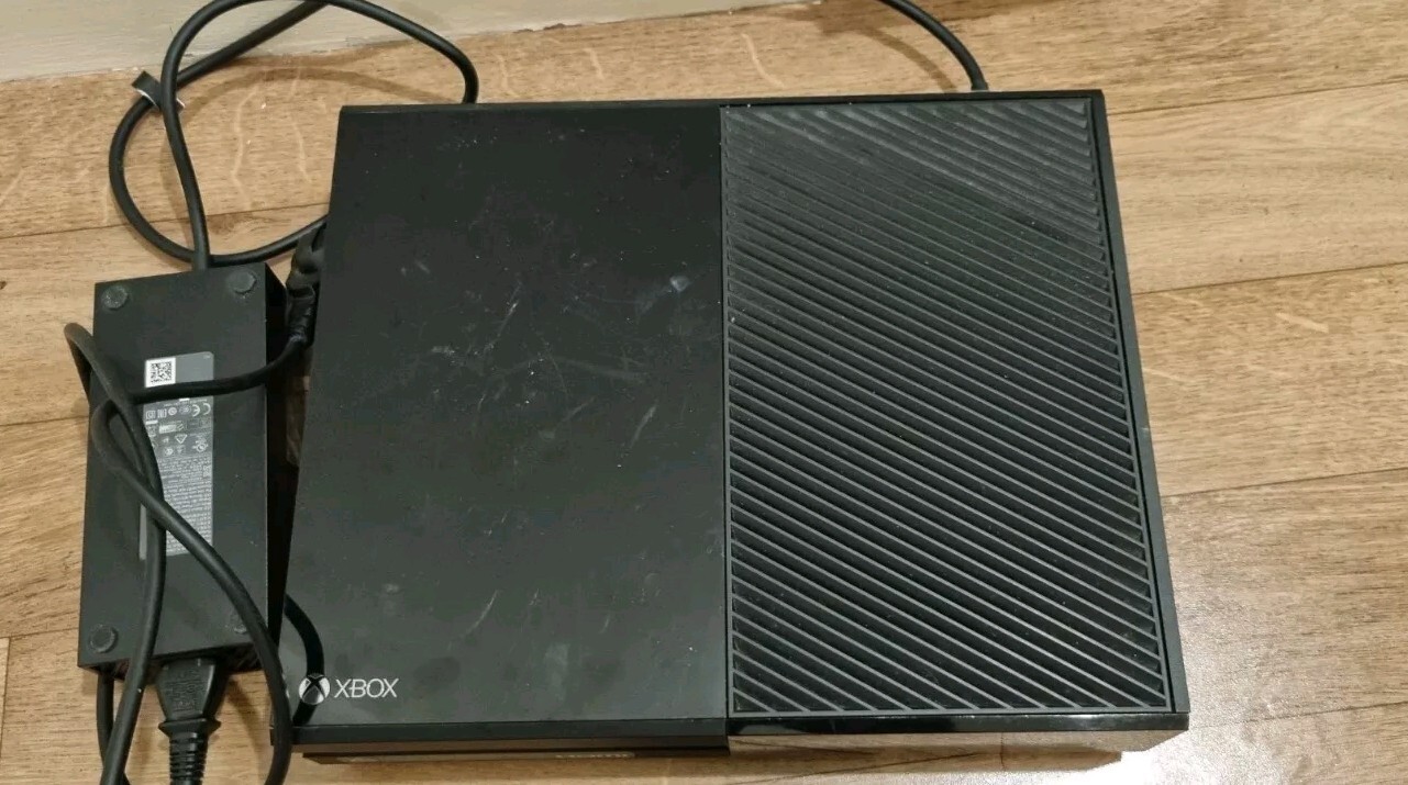 Console Microsoft Xbox One FAT 500 Go + Manette & Câbles