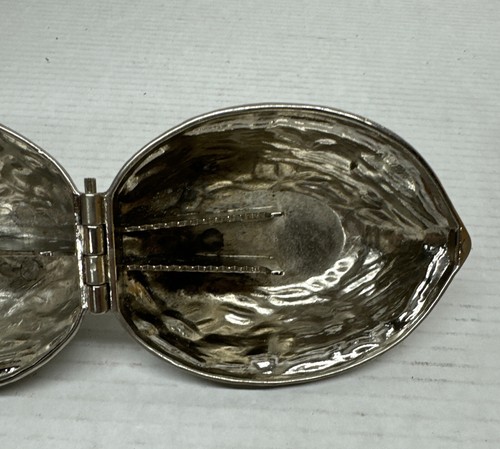 Vintage Nut Cracker Silvertone Metal 5" Long Walnut Shaped Hinged Bowl 1970s - Picture 2 of 7