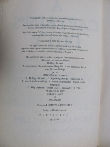 SIGNED A Captain’s Duty Richard Phillips 2010 Paperback 1st Edition - Picture 3 of 4