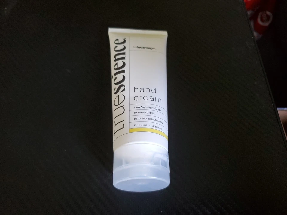 NUEVO Y SELLADO - Crema de manos LifeVantage truescience - 3,38 oz.  EXP. 06/2025 Foto 4 de 4