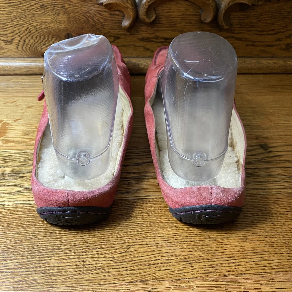Zapatos planos de gamuza rosa sin cordones Ugg para mujer talla 8 forrados de piel de oveja puntera sin usar, en caja Foto 4 de 4