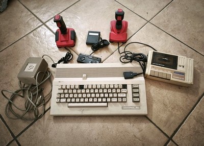 Commodore 64C C64-II Vintage funktionsfähig + Datasette Netzteil Joystick Spiel