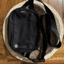 Lululemon Everywhere Belt Bag in Black, Unisex Lululemon Shoulder or Fanny Pack