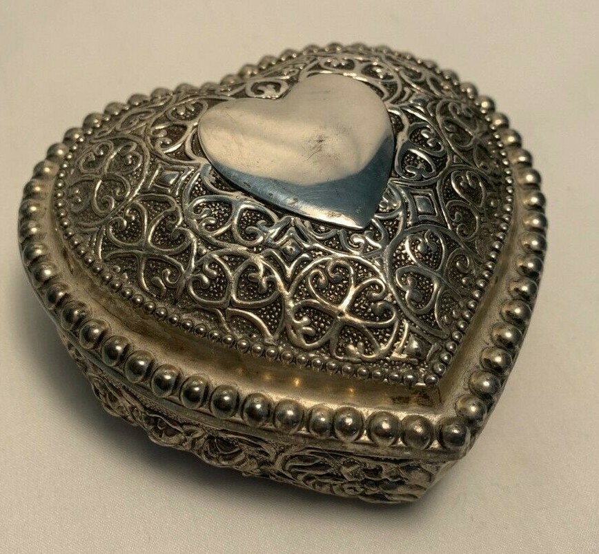 ELEGANCE Silver Plated Zinc Relief Heart Shaped Trinket Box Purple