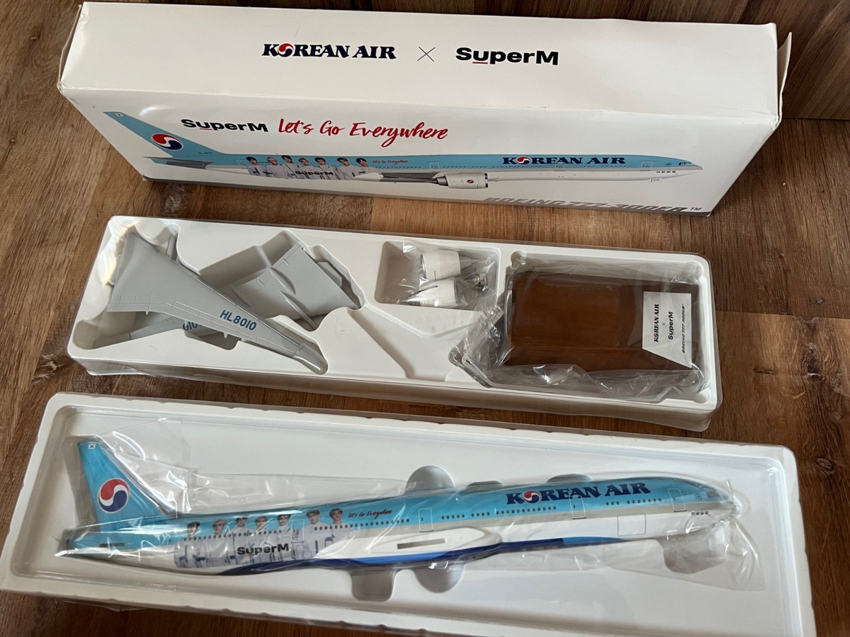 Korean Air X Super M Printing Die Cast 1:200 Boeing 777-300ER