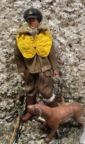 1/6 WWII 3-Zero British RAF Bomber Pilot in Sheepskin & Dog 1942 - Imagen 2 de 15