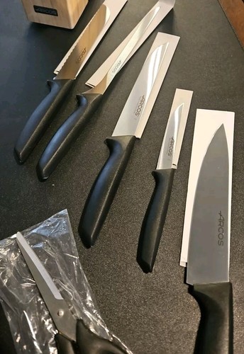 Arcos Niza 6 Piece Knife Set With Block - Picture 6 of 9