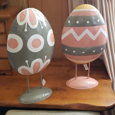 Metal garden egg NWT by Global Star Design