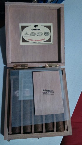 Habanos cigars in wooden box - Picture 2 of 3