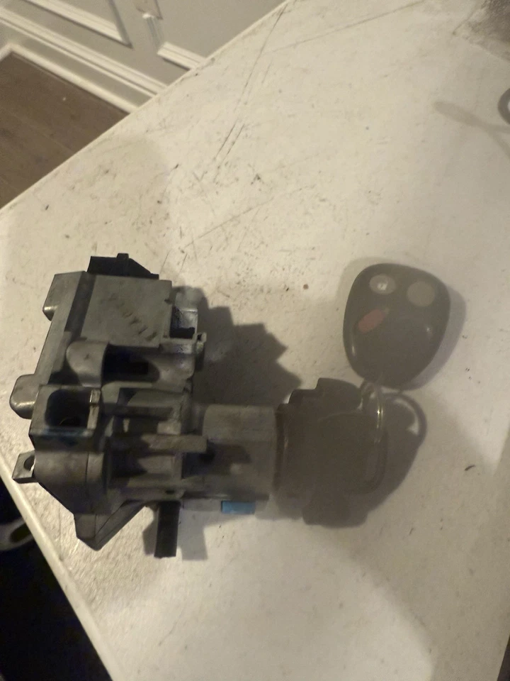 2002-2009 Trailblazer Envoy Rainier Ignition Switch Cylinder Housing OEM26070075 - Image 3 of 4