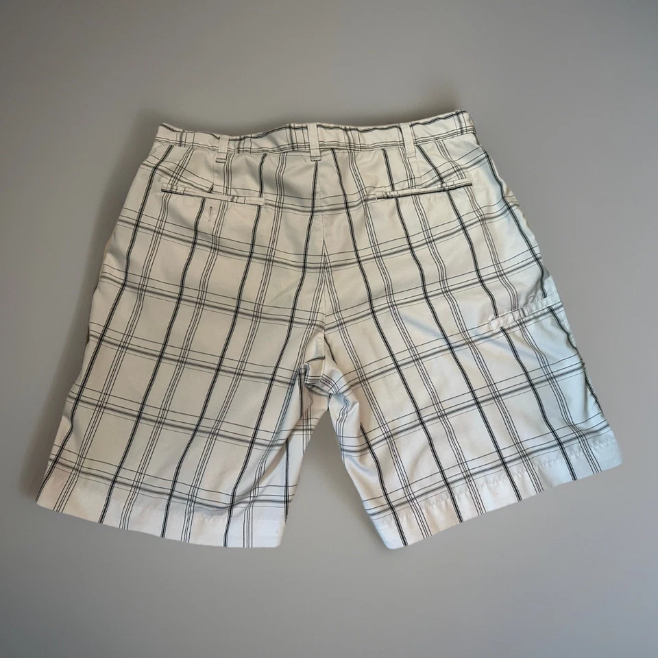 Pantalones cortos Champions Tour para hombre talla 36 blancos con cuadros negros ligeros Foto 2 de 4